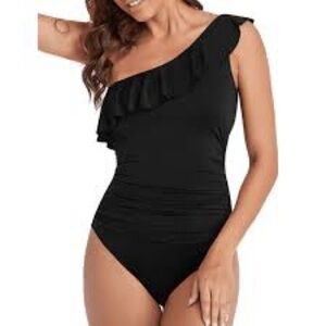 Hilor black ruffled one shoulder ruched 1 piece swimsuit, size 8.